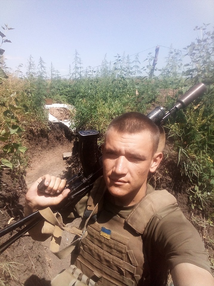 Загиблі у вересні герої: історії на фото українських захисників