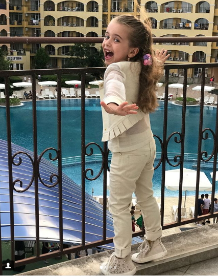 "Ни минуты покоя!": Лилия Ребрик показала зажигательные танцы на море