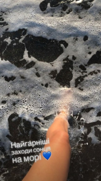 "Потрібно встигнути полінуватися": Горбунов та Осадча показали знімки з пляжного відпочинку (фото)