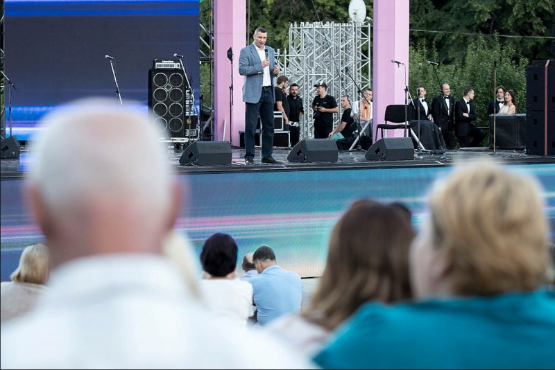 "Мы с вами сделали праздник": Кличко поблагодарил коммунальщиков за чистоту после финала ЛЧ (фото)