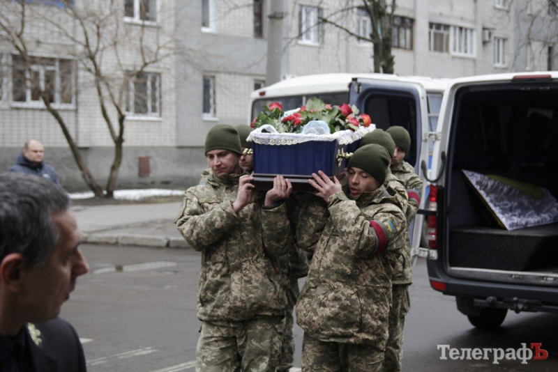 В Кременчуге провели в последний путь майора ВСУ - участника АТО (фото)