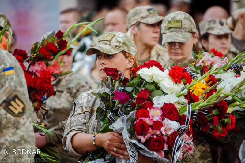 На Закарпатье прощаются с погибшими на Ровенском полигоне бойцами (фото, видео)