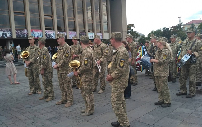 На Закарпатье прощаются с погибшими на Ровенском полигоне бойцами (фото, видео)