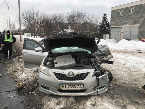 "Выехал на встречку": в Киеве ищут свидетелей аварии ГАЗели и Toyota