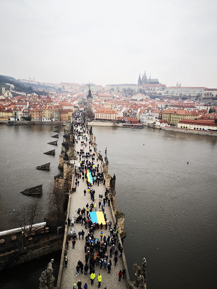 Живий ланцюг: у Празі пройшла акція солідарності з Україною (фото)