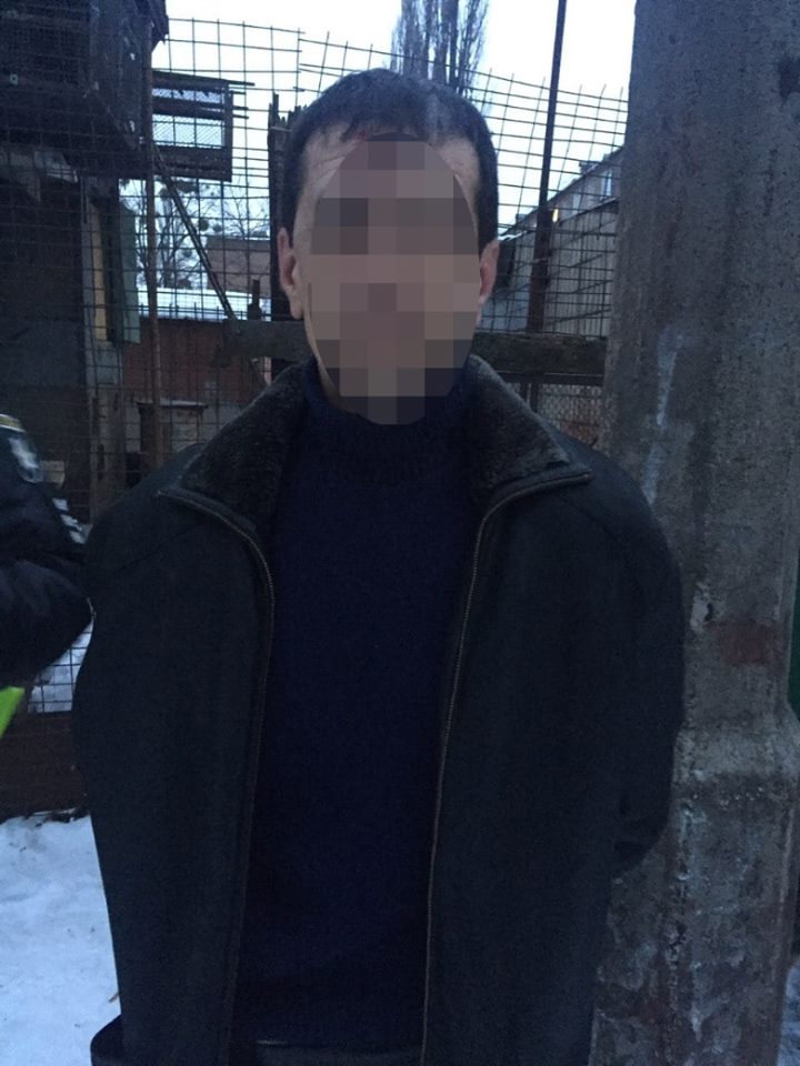 Отримав кулю в живіт: у Києві чоловік заступився за перехожу