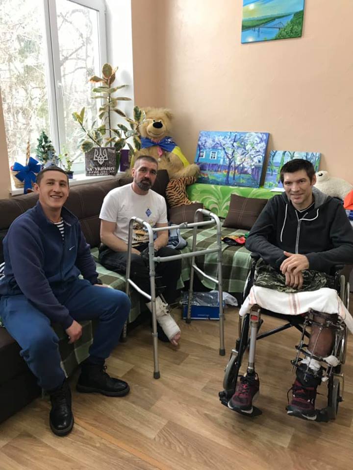 Помогите нашим защитникам: в Киев прибыл борт с ранеными бойцами