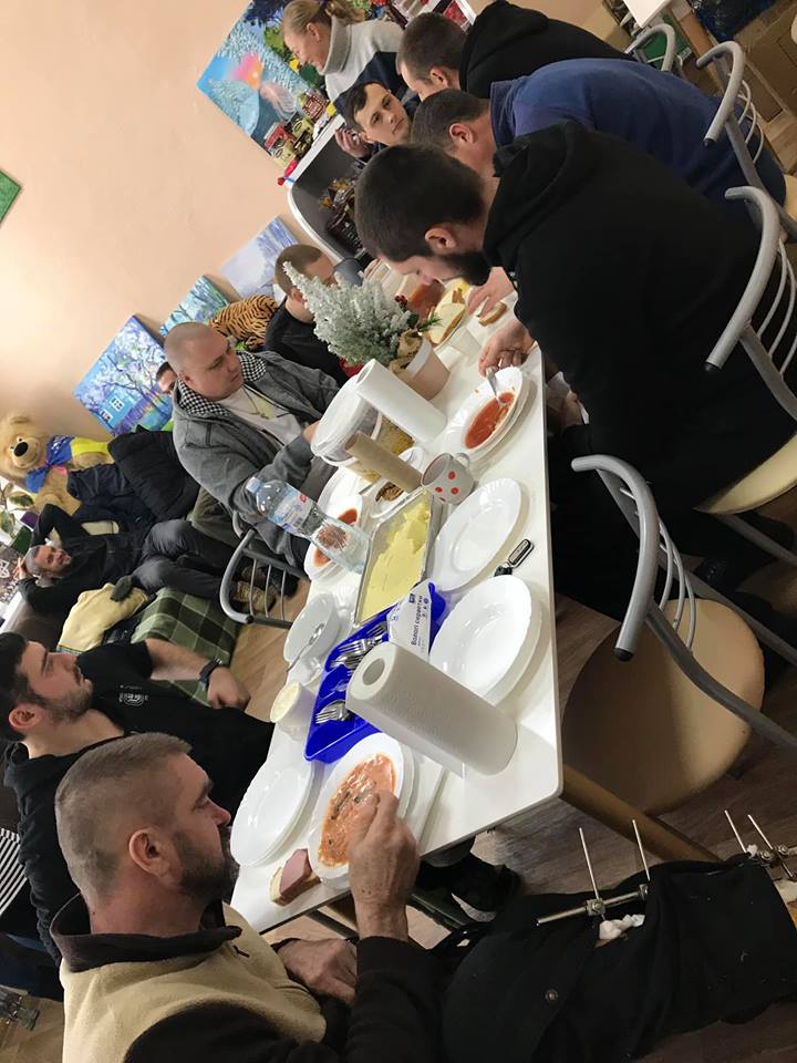 Помогите нашим защитникам: в Киев прибыл борт с ранеными бойцами