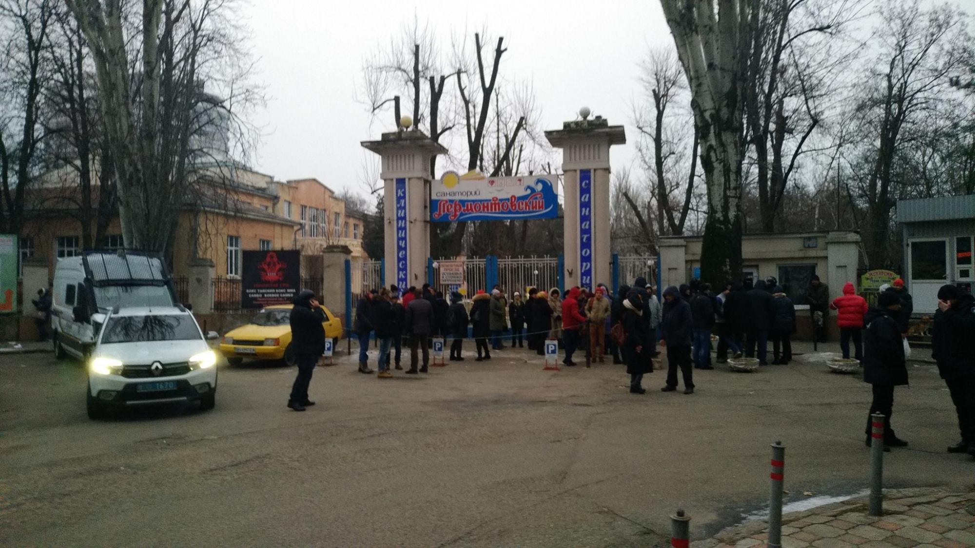 Всех пациентов выкинули на улицу: детали скандала в Одессе