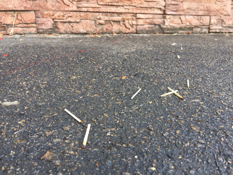 "Покидьки, у вас нічого не вийде": депутат розповів про спроби підпалити його приймальню (фото)