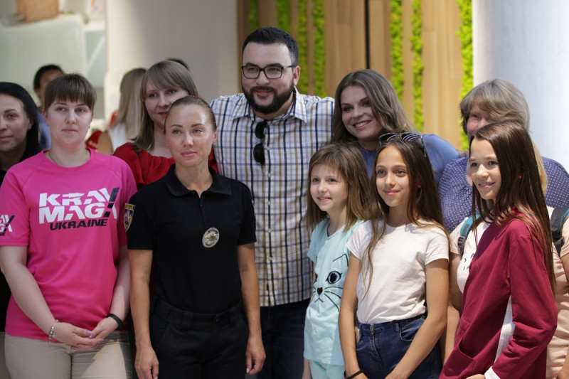 "Можеш дати здачі": українські телеведучі розповіли дітям, як не стати жертвою буллінга