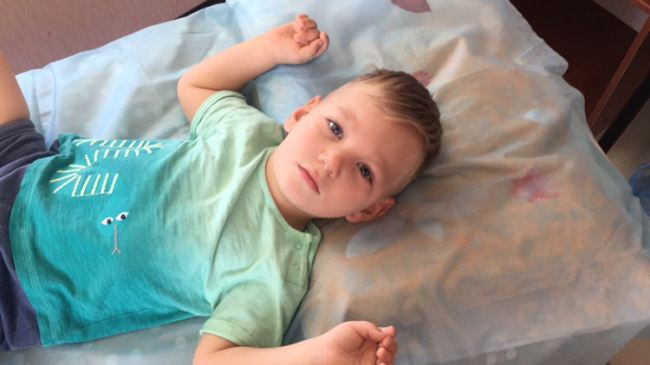 "Не может самостоятельно сидеть": украинцев просят помочь малышу с ДЦП (фото)