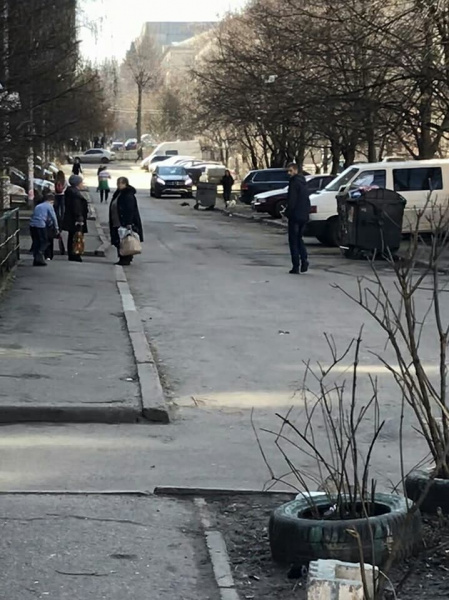 "Бережіть дітей": у Києві невідомий чоловік переслідував школяра (фото)