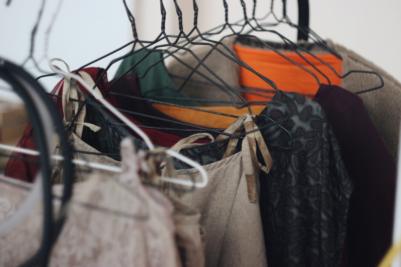 Осознанная мода: в Киеве учились шить ковры и сдавали одежду на благотворительность