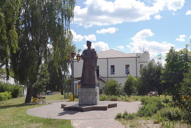 сквер з пам'ятником Ярославу Мудрому