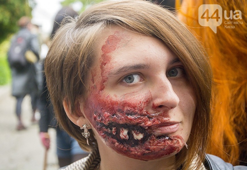 У центрі Києва пройшов страшний зомбі-парад