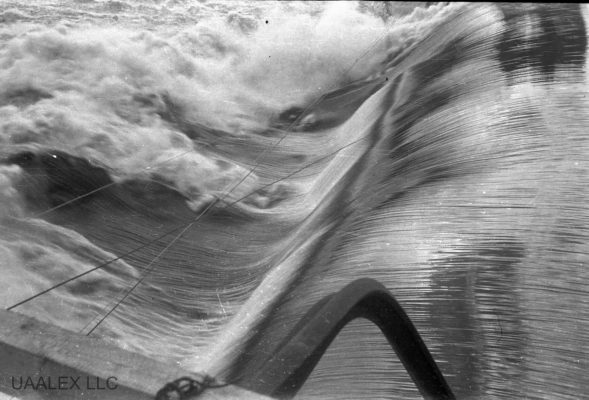 В сети появились уникальные фото подрыва Днепрогэса