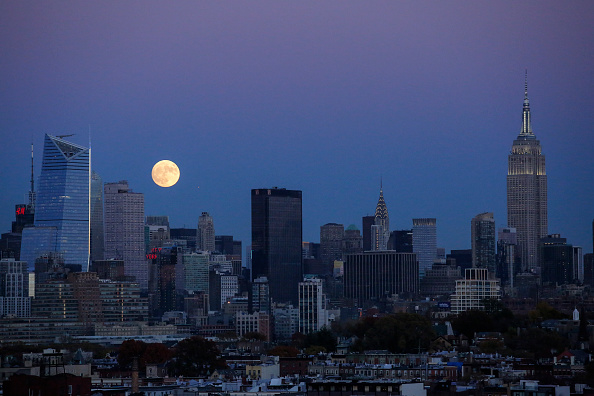 Суперлуние: появились яркие фото уникального явления
