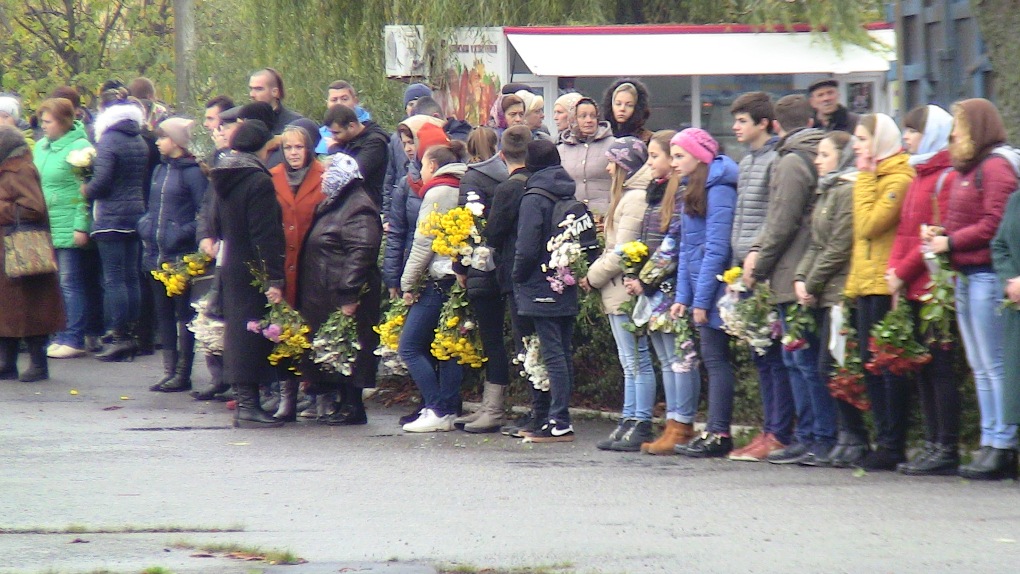 У Вінницькій області попрощалися з загиблим в зоні АТО військовим (фото)