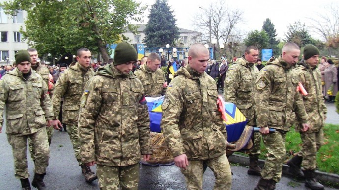 У Вінницькій області попрощалися з загиблим в зоні АТО військовим (фото)