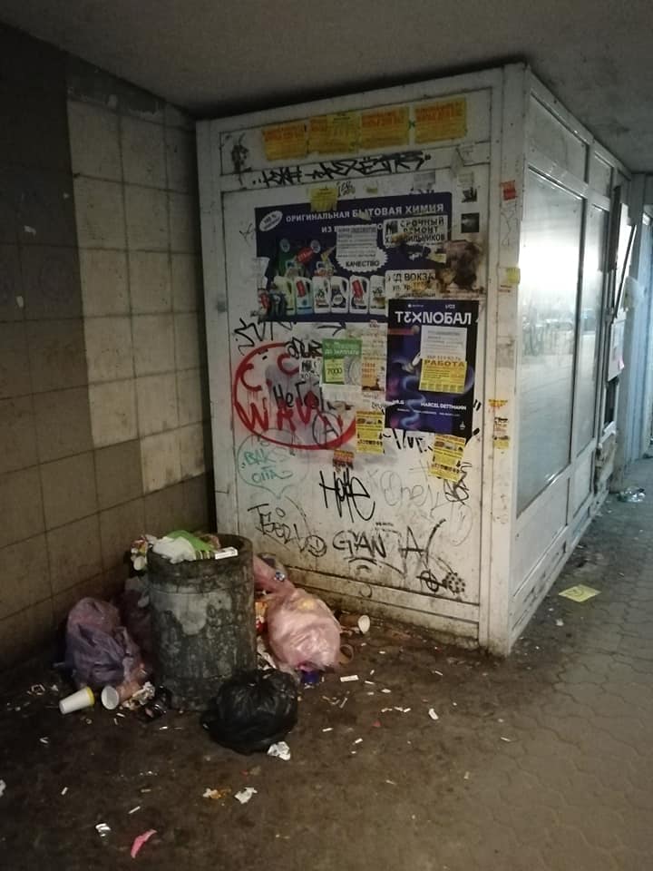 Ржавчина и горы мусора: появились ужасающие фото киевского вокзала