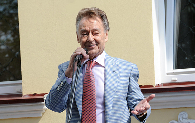 Умер легендарный поэт и телеведущий