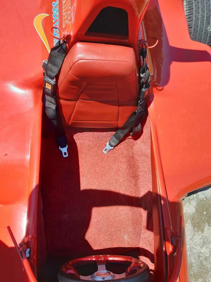 "Запорожець" перетворили на болід Ferrari і виставили на продаж: фото "монстра"