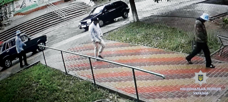 У Харківській області три "Шрека" пограбували ювелірний магазин (фото)