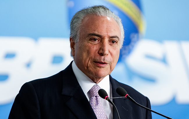 "Мертвому" президенту довелося доводити, що він живий