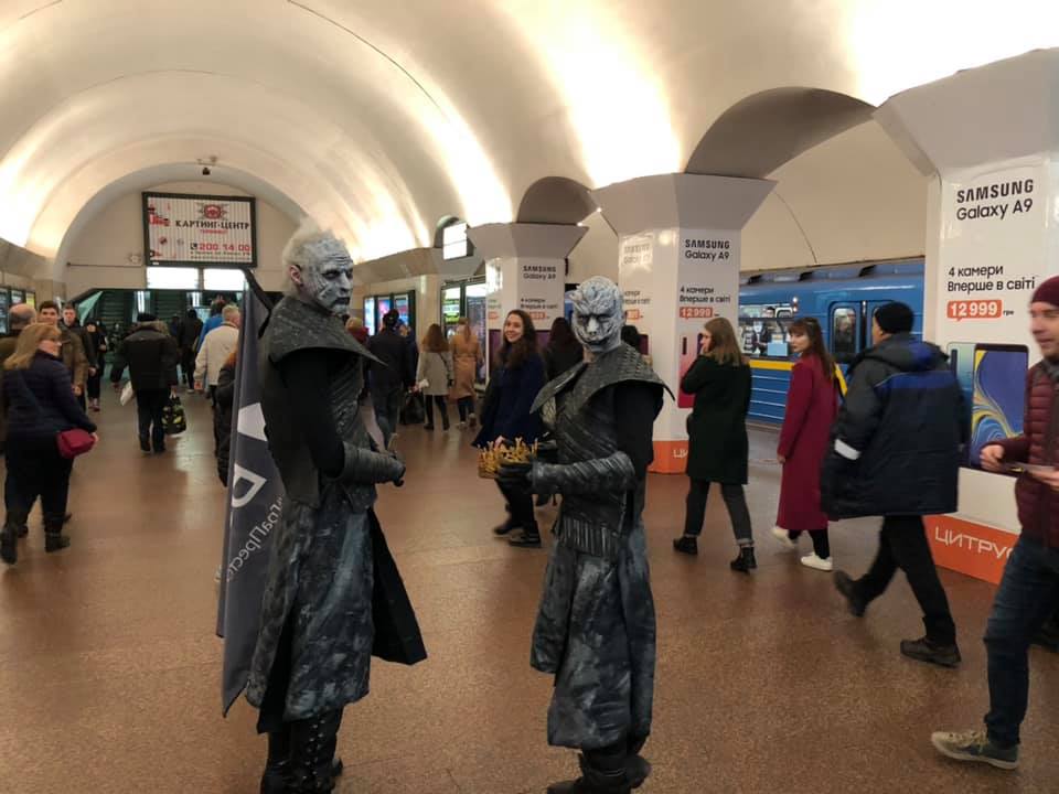 По киевскому метро разгуливают "белые ходоки": что происходит