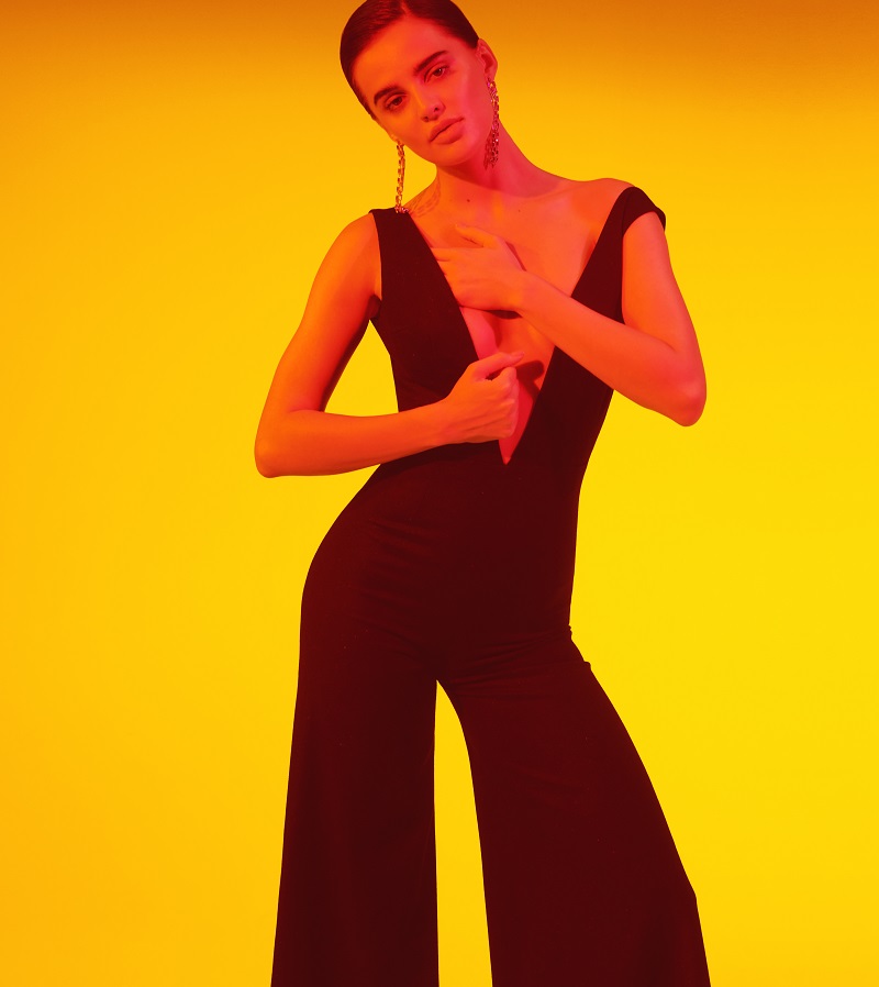 Мисс Украина-Вселенная 2014 сыграла роль космической Офелии в съемке дизайнера Катерины Рутман