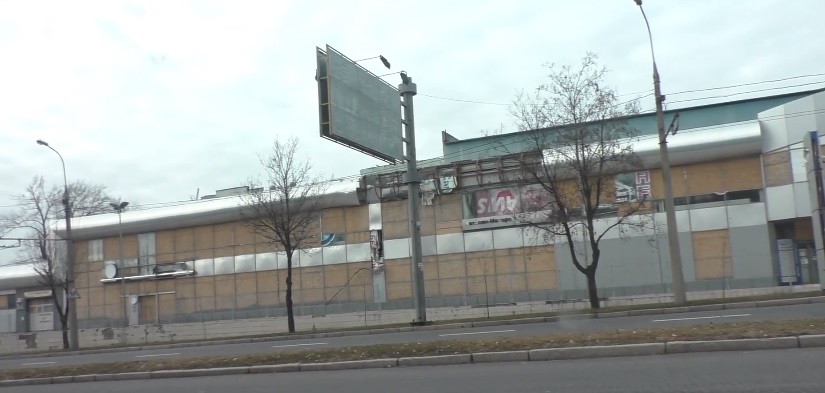 Блогер показал упадок оккупированного Донецка на примере автосалонов