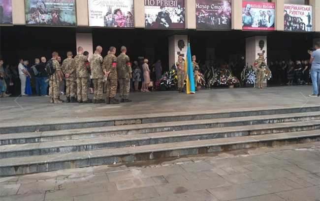 На Закарпатье прощаются с погибшими на Ровенском полигоне бойцами (фото, видео)