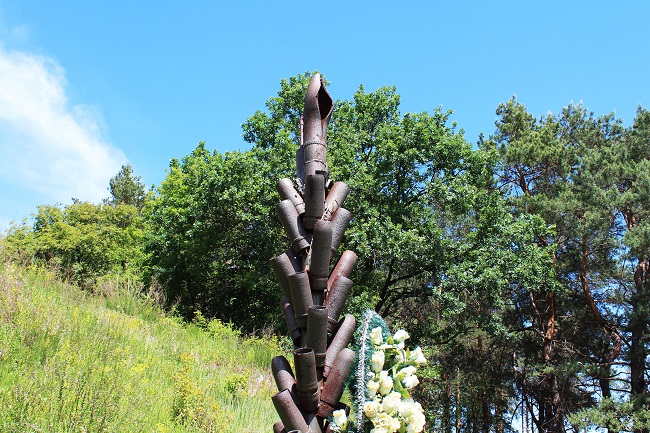 Монумент із снарядів