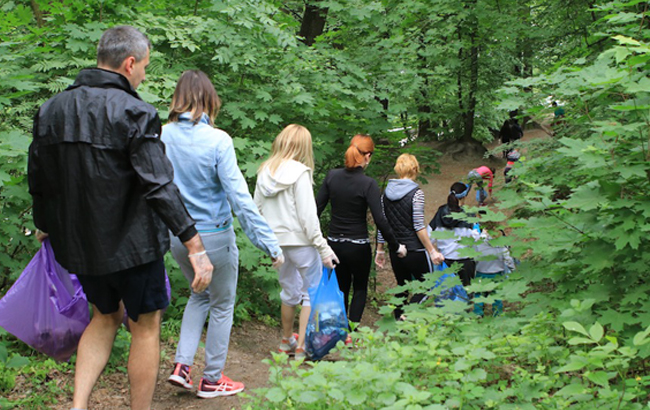Бегали и собирали мусор: киевляне готовятся к "Пробегу под каштанами" с пользой для природы