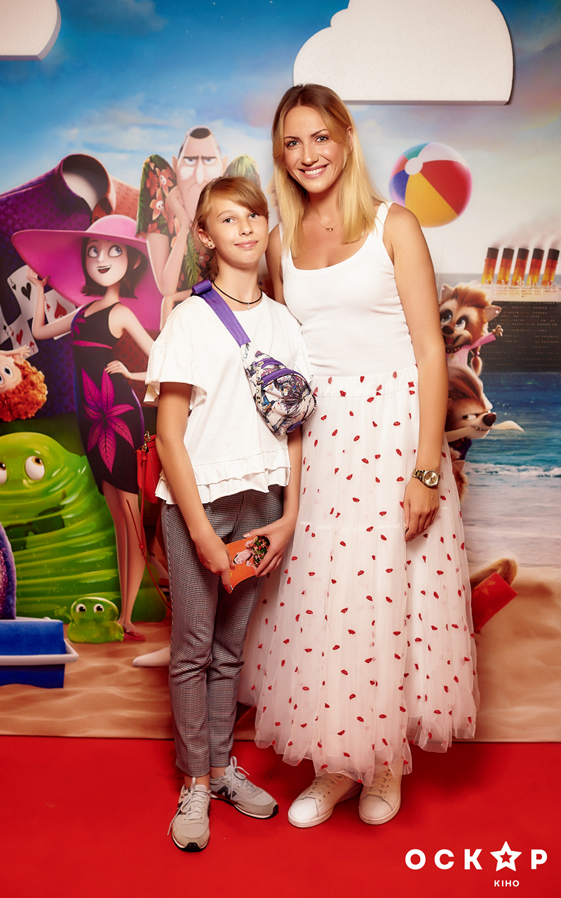 Леся Нікітюк і MELOVIN побували на прем'єрі &quot;Монстри на канікулах 3&quot; (фото)