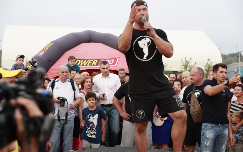 Кличко посетил фестиваль современных богатырей “Muromets Fest” и стал свидетелем нового рекорда Украины