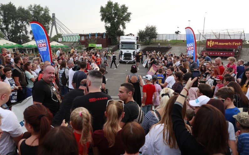 Кличко посетил фестиваль современных богатырей “Muromets Fest” и стал свидетелем нового рекорда Украины