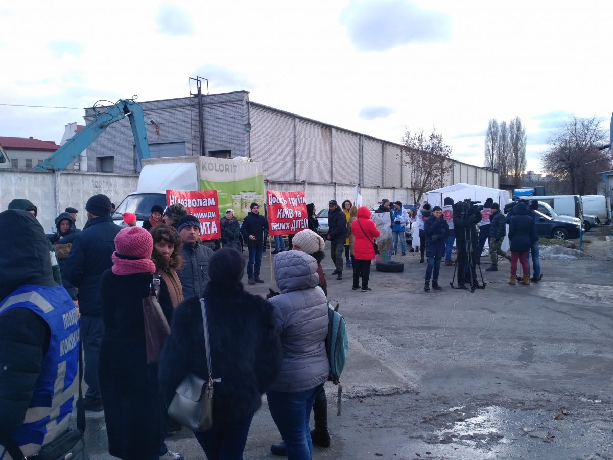 Жителі "Комфорт Таун" протестували проти забруднення навколишнього середовища заводом "Фанплит"