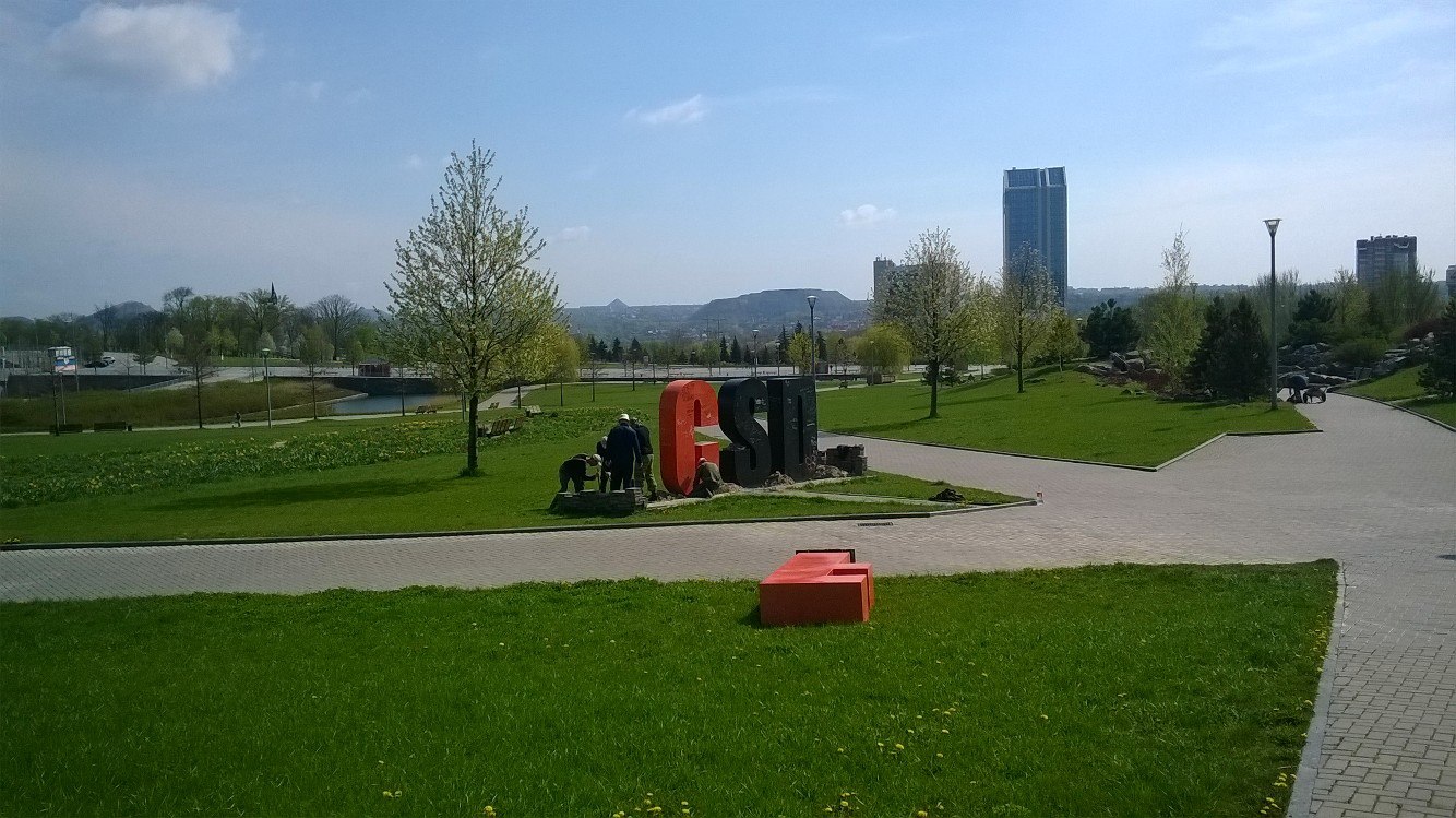 У Донецьку окупанти прибрали один з символів "Донбас Арени" (фото)