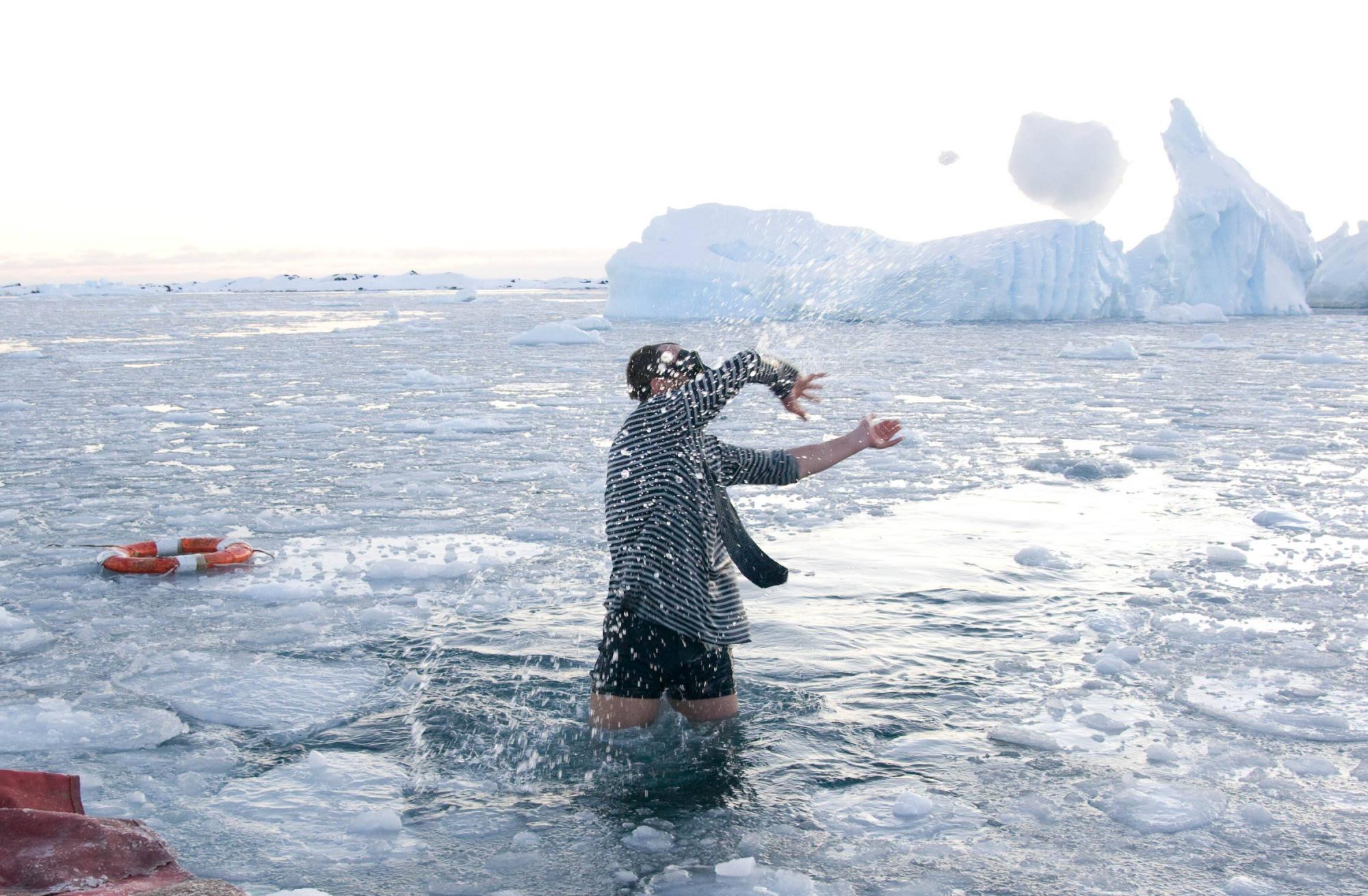 Украинские полярники показали, как празднуют Мидвинтер (фото, видео)