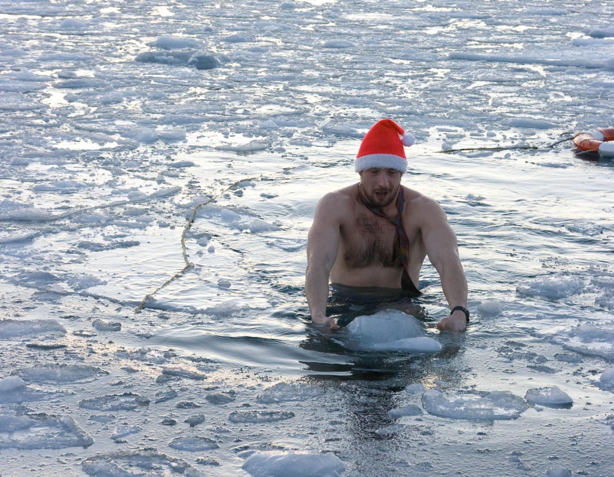 Украинские полярники показали, как празднуют Мидвинтер (фото, видео)