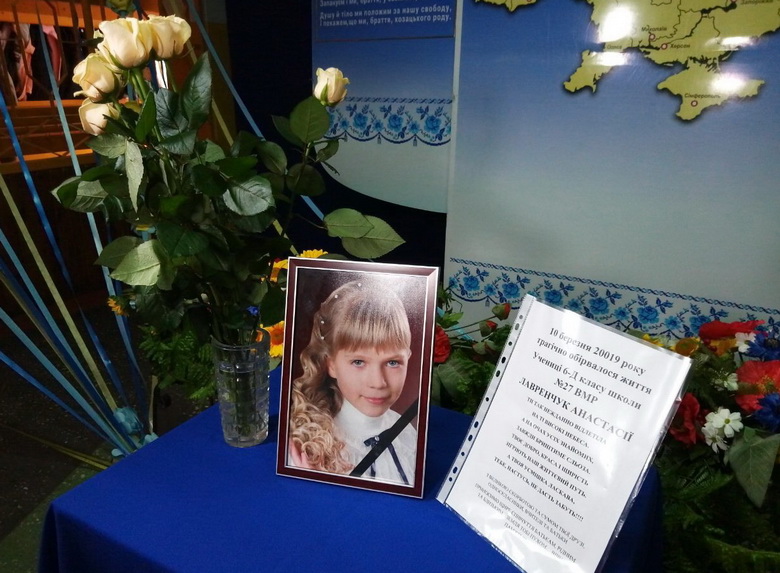 Школьницу убило дерево на глазах у мамы и сестры: подробности трагедии в Виннице (фото)