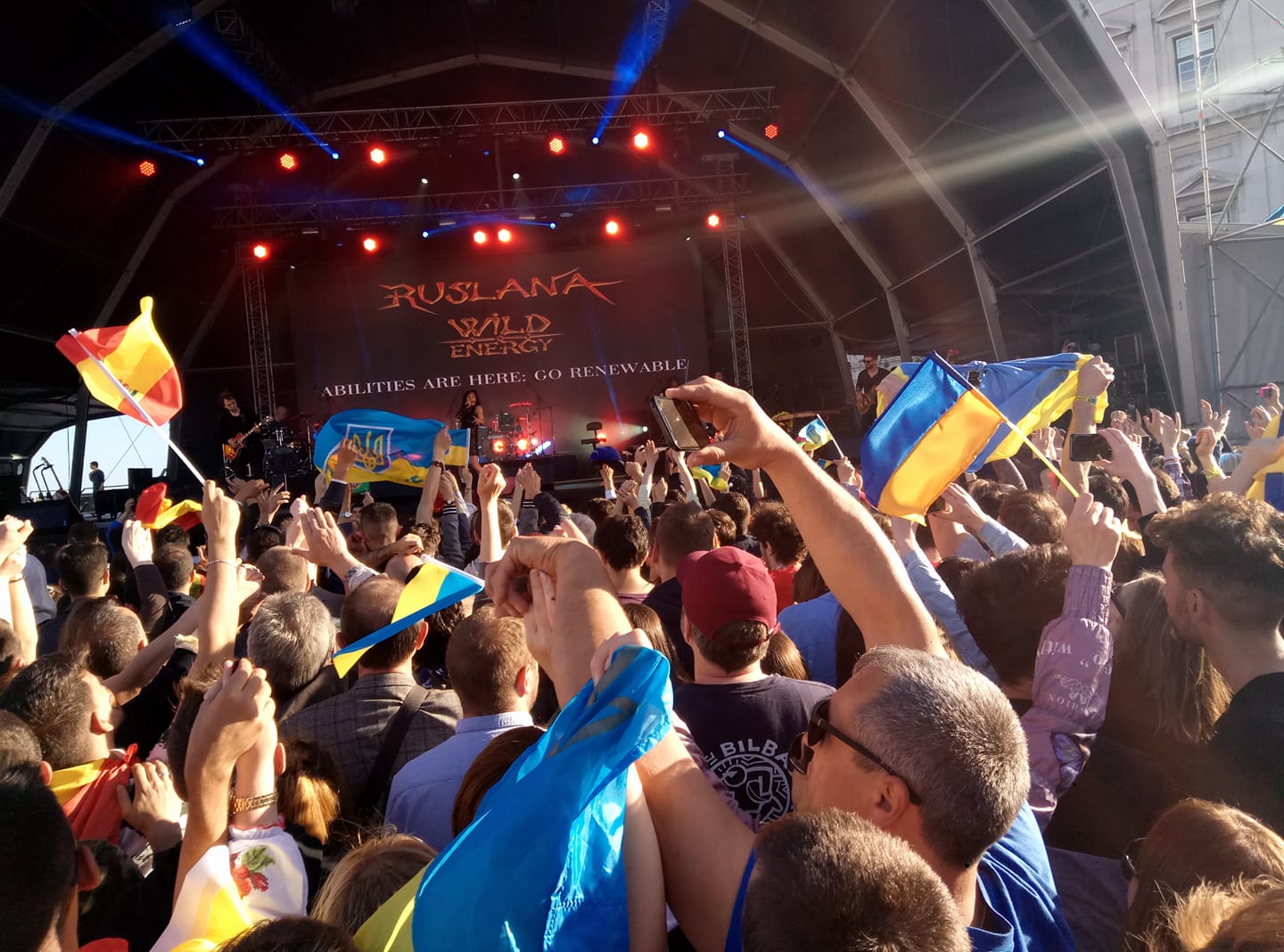 Руслана &quot;зажгла&quot; в фан-зоне Евровидения 2018 в Лиссабоне (фото, видео)