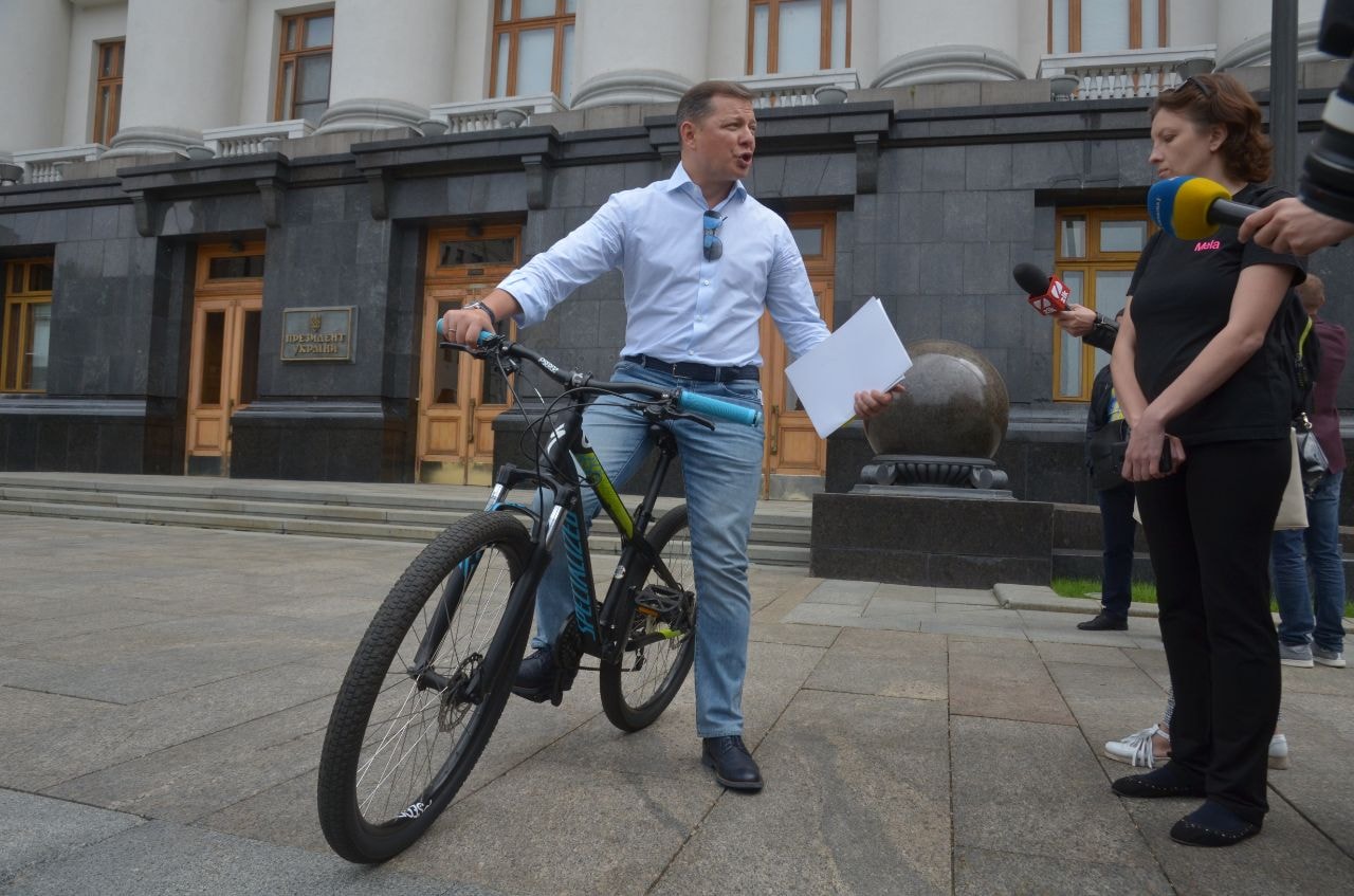 Подивіться, щоб не вкрали: Ляшко на велосипеде "взорвал" сеть