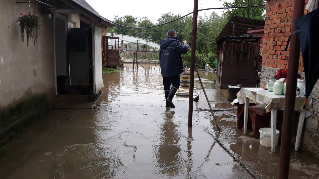 Дожди побили исторический максимум: Закарпатье уходит под воду
