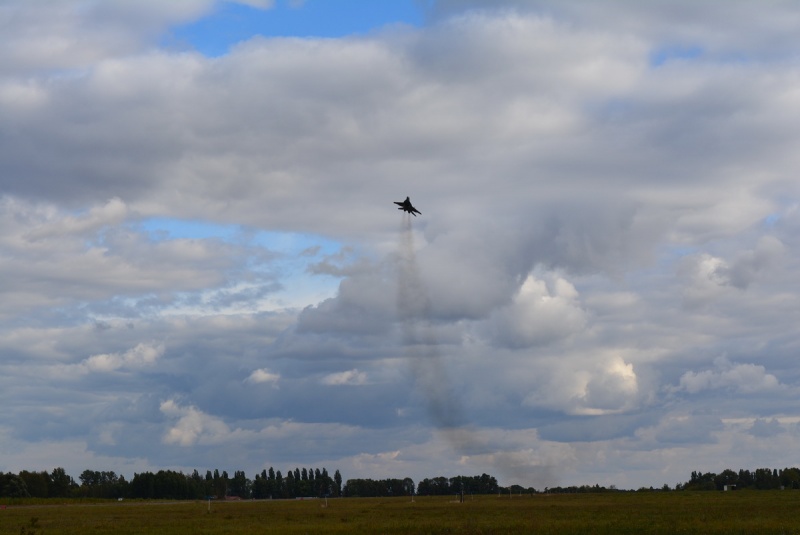 Минобороны показали зрелищные учения украинских авиаторов