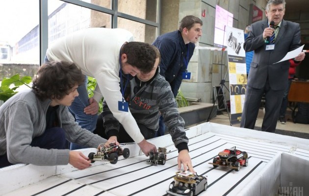 Гонки роботов: во Львове открылись уникальные соревнования