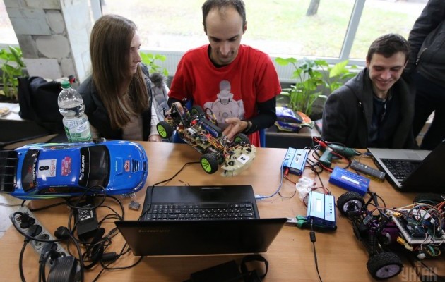 Гонки роботов: во Львове открылись уникальные соревнования