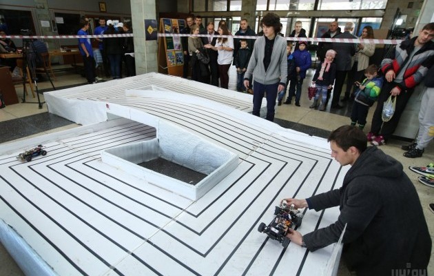 Гонки роботов: во Львове открылись уникальные соревнования